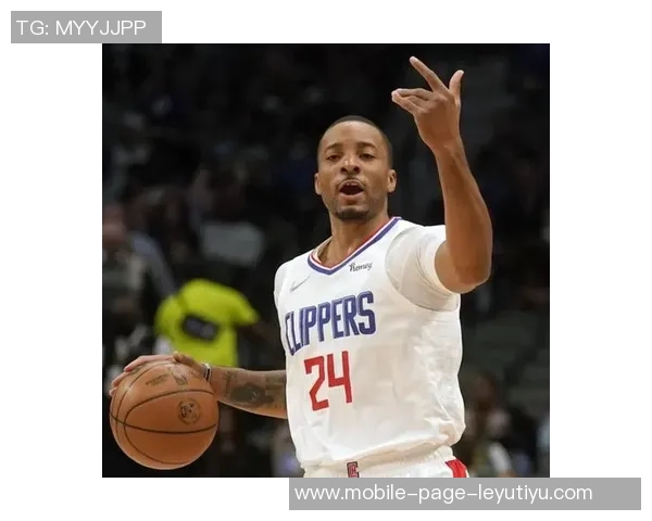 鲍威尔上半场表现稳定6投3中三分球命中率高达66贡献11分2篮板3助攻 鲍威尔上半场表现稳定6投3中三分球命中率高达66贡献11分2篮板3助攻